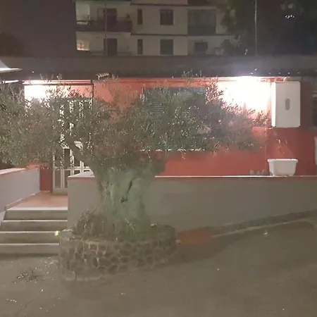 Neapolis Bed & Breakfast 4*