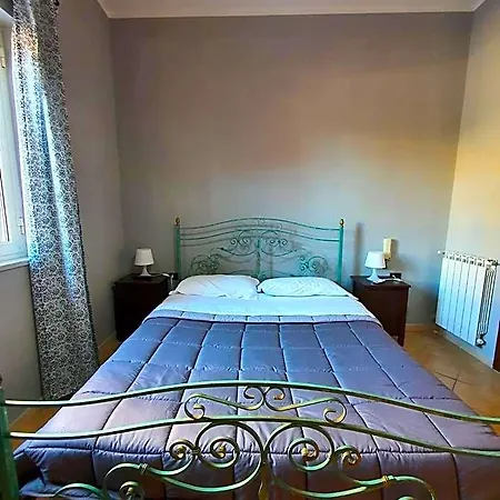 Neapolis Nocleg ze śniadaniem 4*
