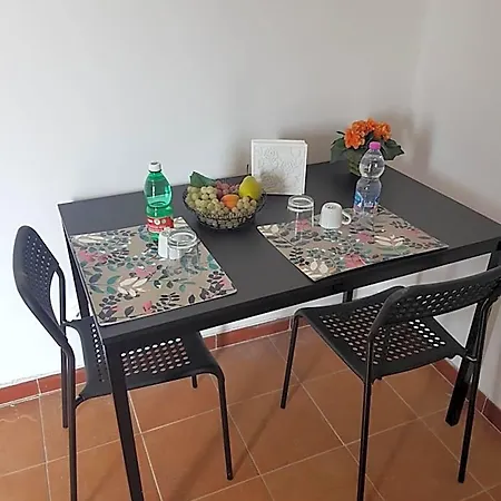 Couette-café Neapolis 4*